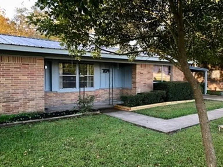 704 Cook Rd — Photo 2