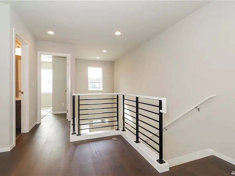 1419 E 47th St — Photo 11
