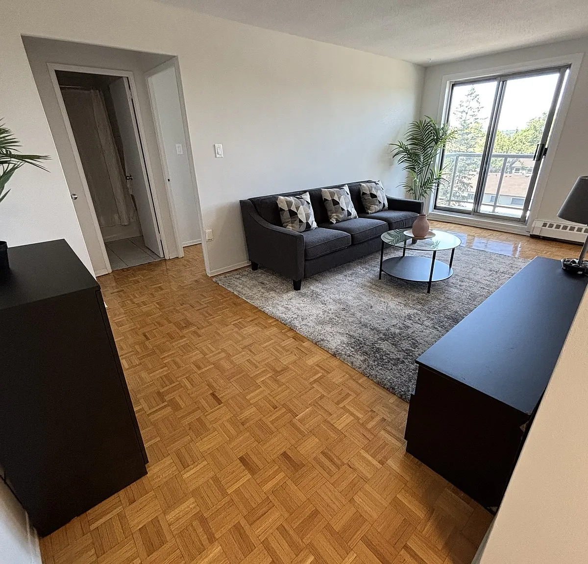 Mayfair Apartments — Photo 4
