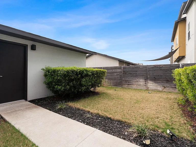 5913 Charles Merle Dr #B — Photo 24