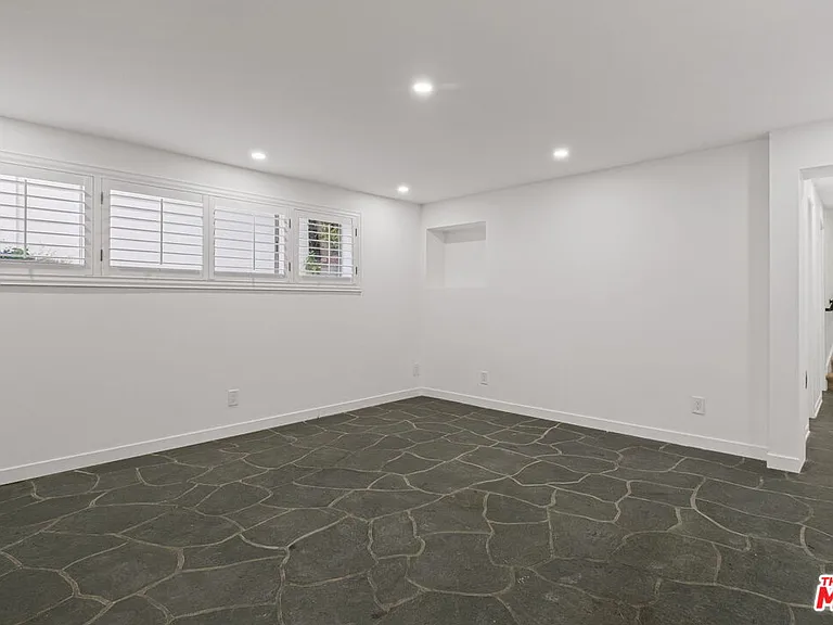 10527 Le Conte Ave — Photo 35