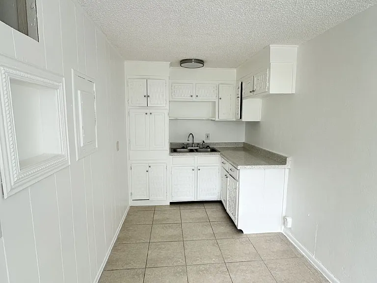 7915 Hare Ave — Photo 2