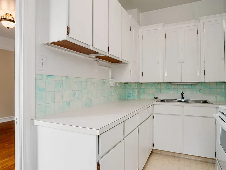 Dearborn Apartments — Photo 7