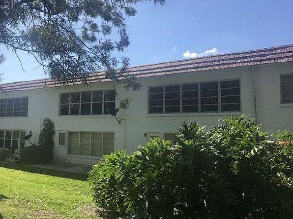 2nd image of 400 El Camino Dr
