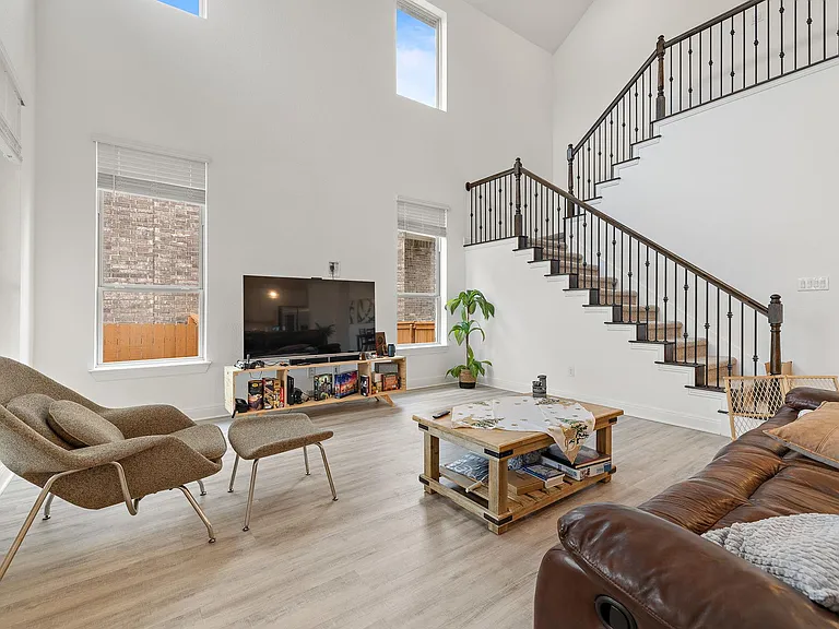 2901 Oak Chase Cv — Photo 2