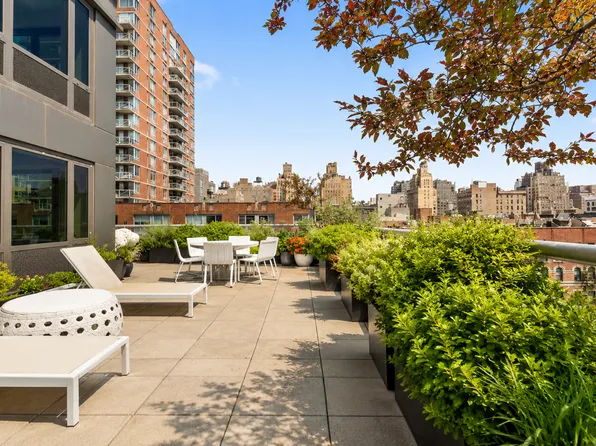 305 West 16th Street image 1 of 20