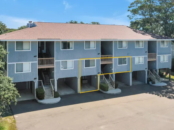 27 Bunker Court, Caswell Beach, NC 28465