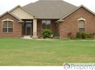 1902 Excaliber Dr, Tuttle, OK 73089