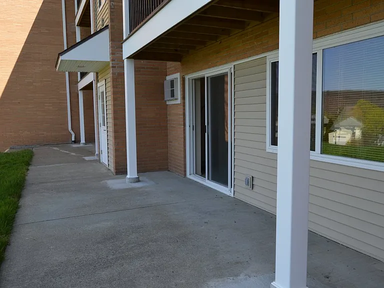 Crestview — Photo 3