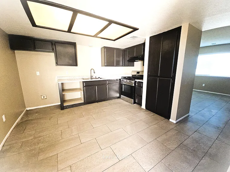 12929 Navajo Rd #4 — Photo 4
