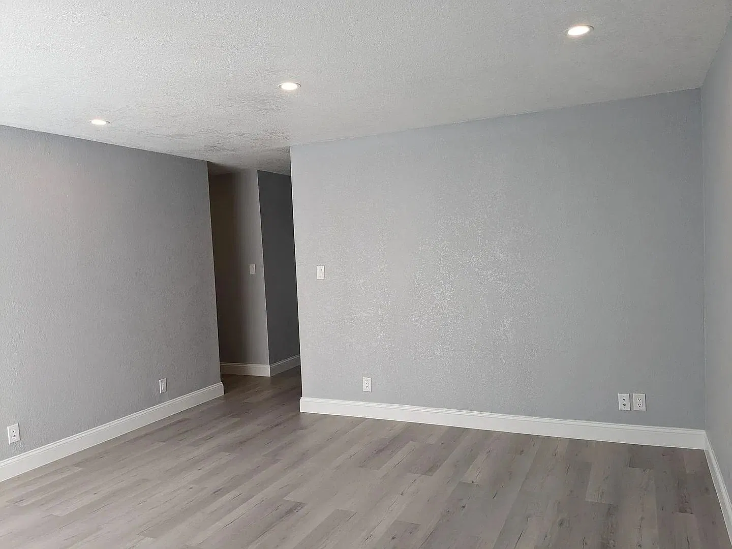 Beautiful 4 Bedroom Home with Fenced Yard & Incredible View — Photo 3