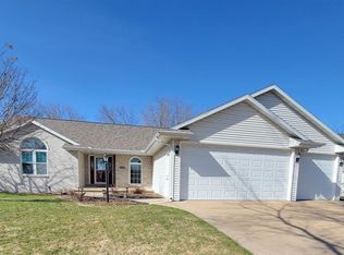 540 W Crossing Meadows Ln, Appleton, WI 54913