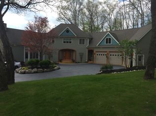 2 Fishers Hill Top Dr, Pittsford, NY 14534