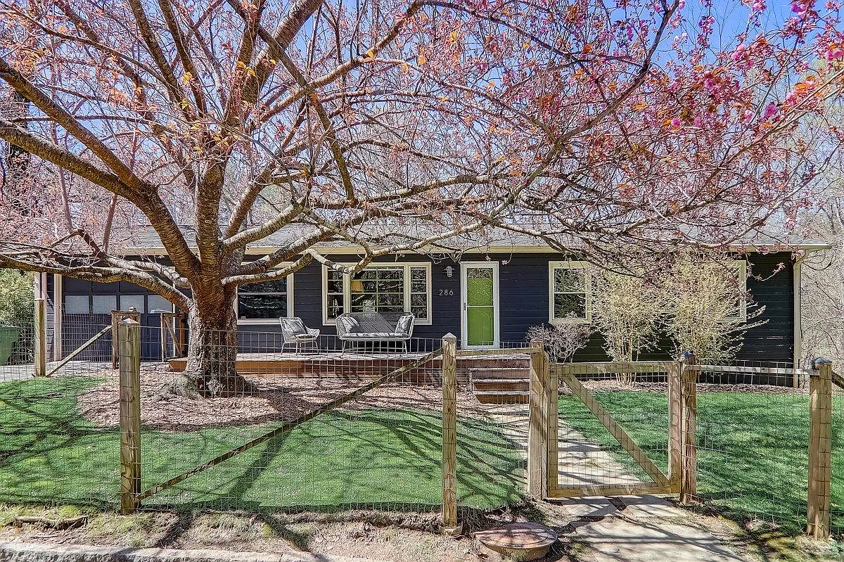 286 Cumberland Ave — Photo 1