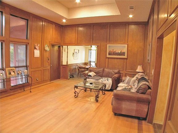 3rd image of 5 Crest Ct
