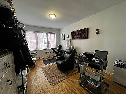2nd image of 418 E 88th St APT 4I