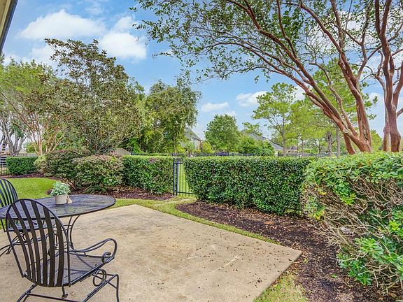 5th image of 1489 Garden Lakes Dr