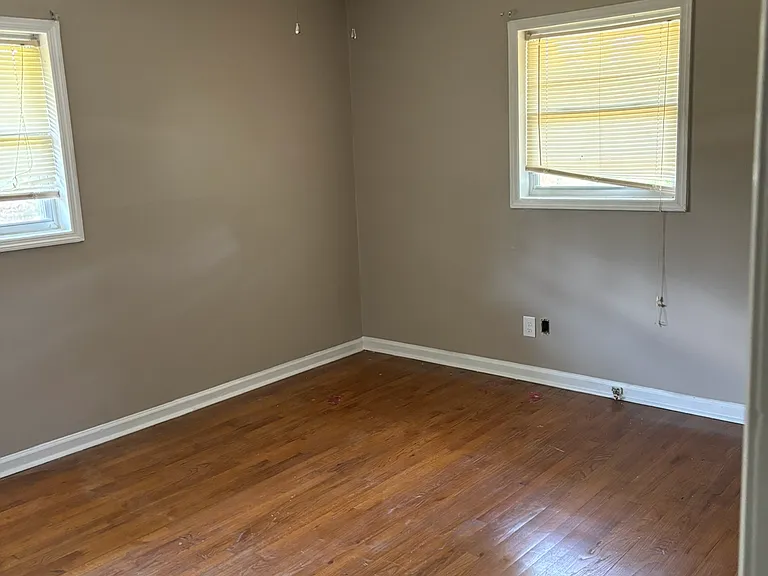 1328 Center St SW — Photo 3