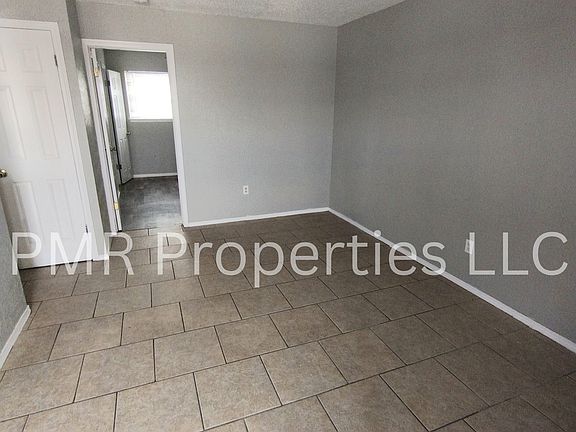 4th image of 2105 SW B Ave APT 8