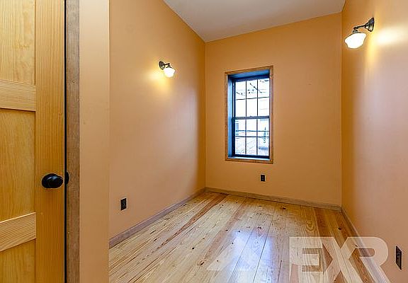 5th image of 241 Starr St #2R
