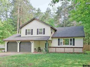 34 Wineberry Ln, Malta, NY 12020