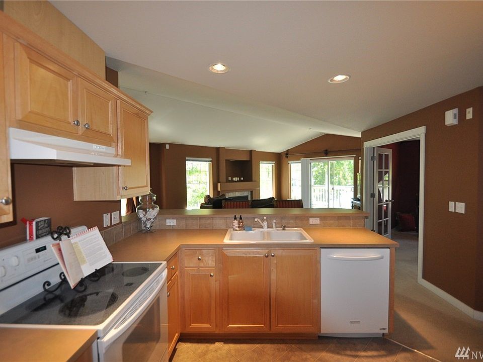 1st image of 10523 221st Ln NE #203