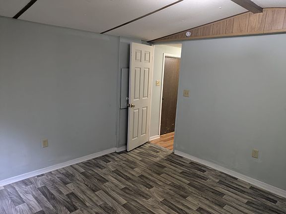4th image of 2207 Dora Dr