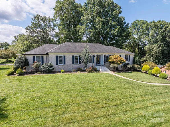 2511 Stradford Dr, Gastonia, NC 28054