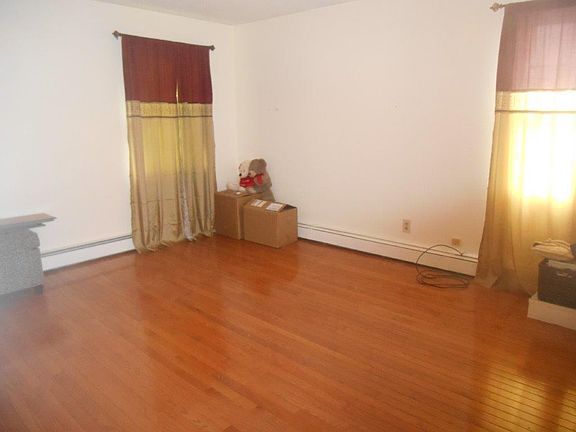 4th image of 23 Baldwin Ave