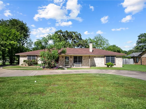 606 N McIver St, Madisonville, TX 77864