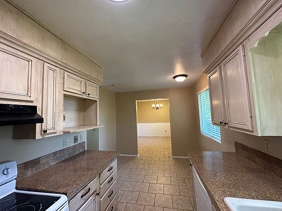 3rd image of 1005 Park Ln #5e0052c0f