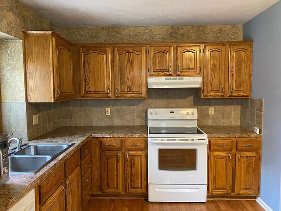 4th image of 1520 N 144th Avenue Cir