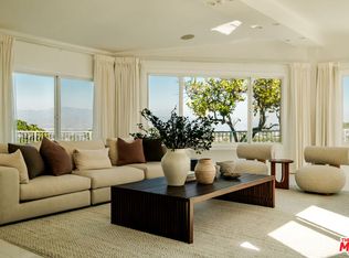 14652 Deervale Pl, Sherman Oaks, CA 91403