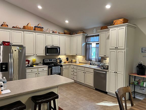 2nd image of 6490 Woods Edge Dr