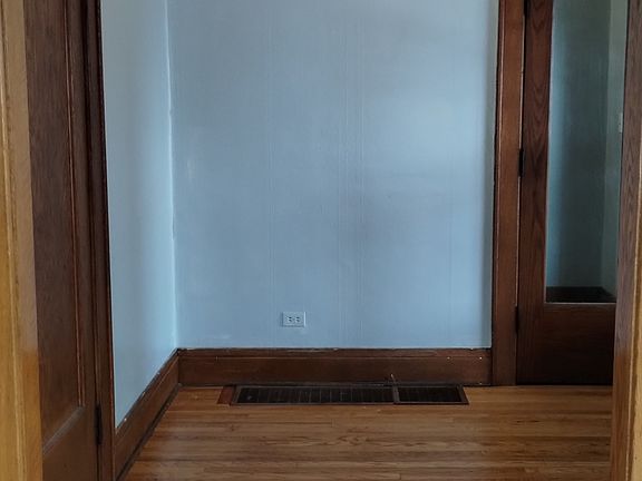 2nd image of 603 Beattie St Floor 2