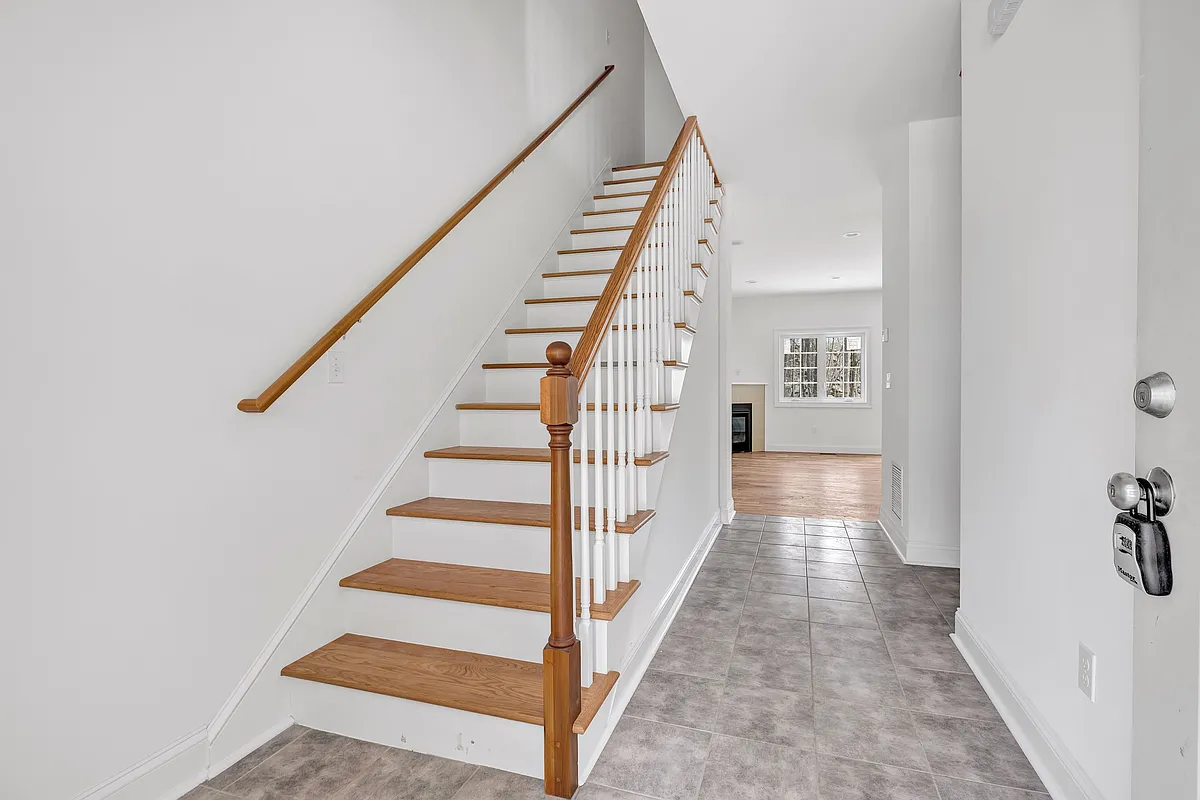 Building Photo - 27 Highland Hls #8A