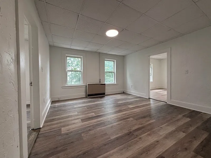 3 bed, 1.0 bath, 825 sqft, $2,800 — Photo 4