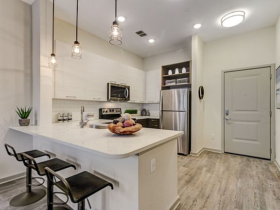 3rd image of 3946 Saint Johns Ave #3202