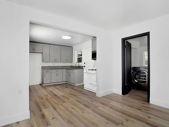 4th image of 633 N Benton Way #101