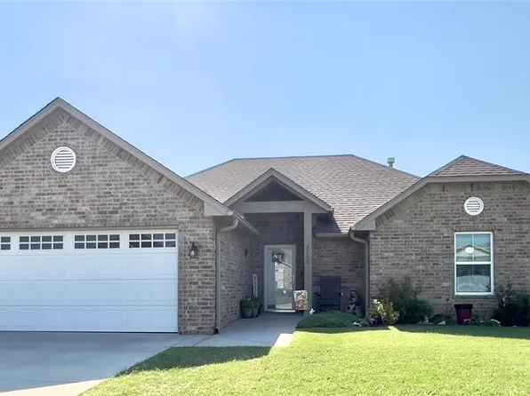 2208 Crooked Oak Dr, Shawnee, OK 74804