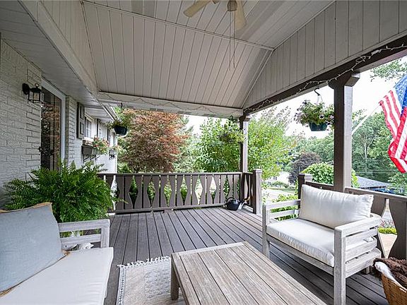 3rd image of 2437 Lakemont Dr
