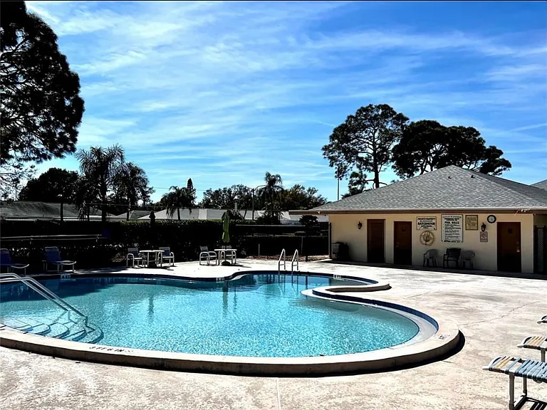 8300 Bardmoor Blvd #207 — Photo 4
