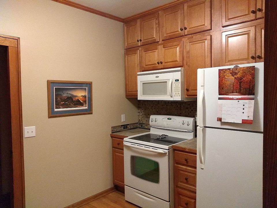 2nd image of 718 N 32nd St