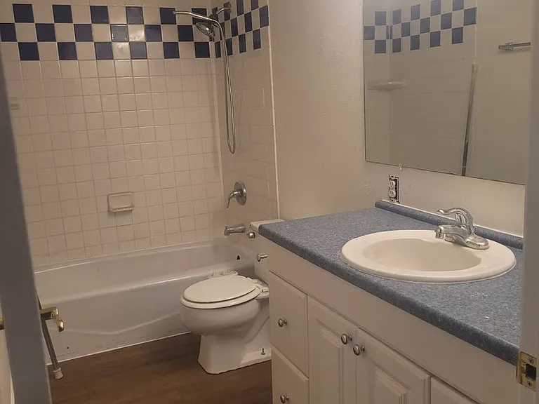 1305 Sanford Ave — Photo 3