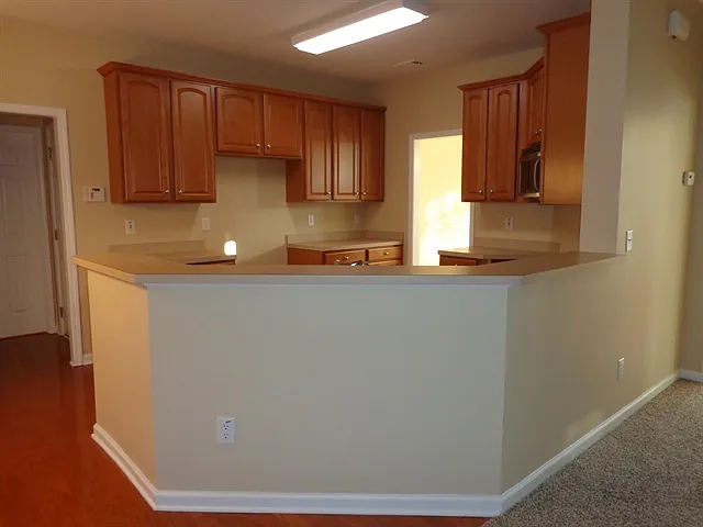 4 bed, 2.5 bath, 2053 sqft, $2,595 — Photo 2