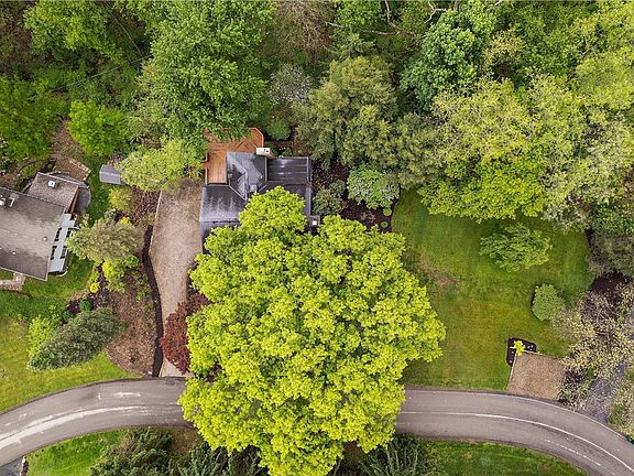 5th image of 147 Woodshire Dr