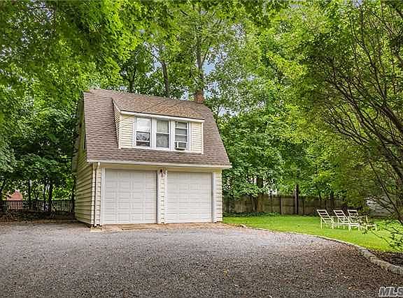 2nd image of 102 Plandome Ct
