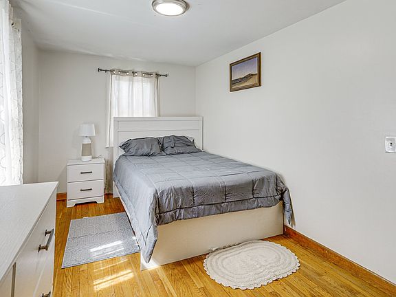 5th image of 115 Knott St