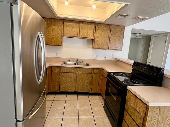 5th image of 2403 N Grand Ave #2B-1BA-864SQFT
