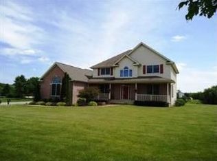 576 Royal Wood Rd, Valparaiso, IN 46385